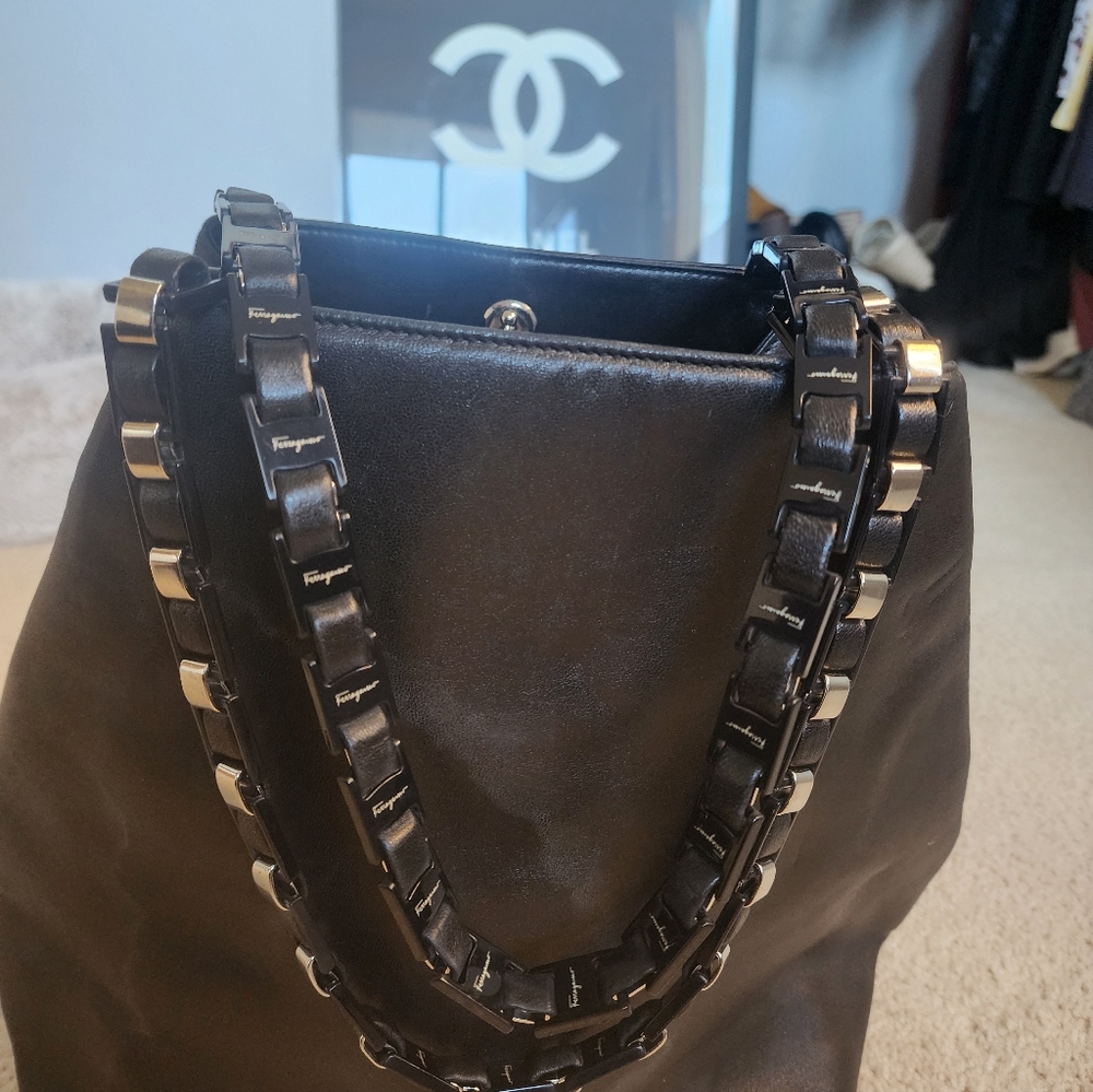 Salvatore Ferragamo Black Leather Shoulder Bag - Picture 2 of 16